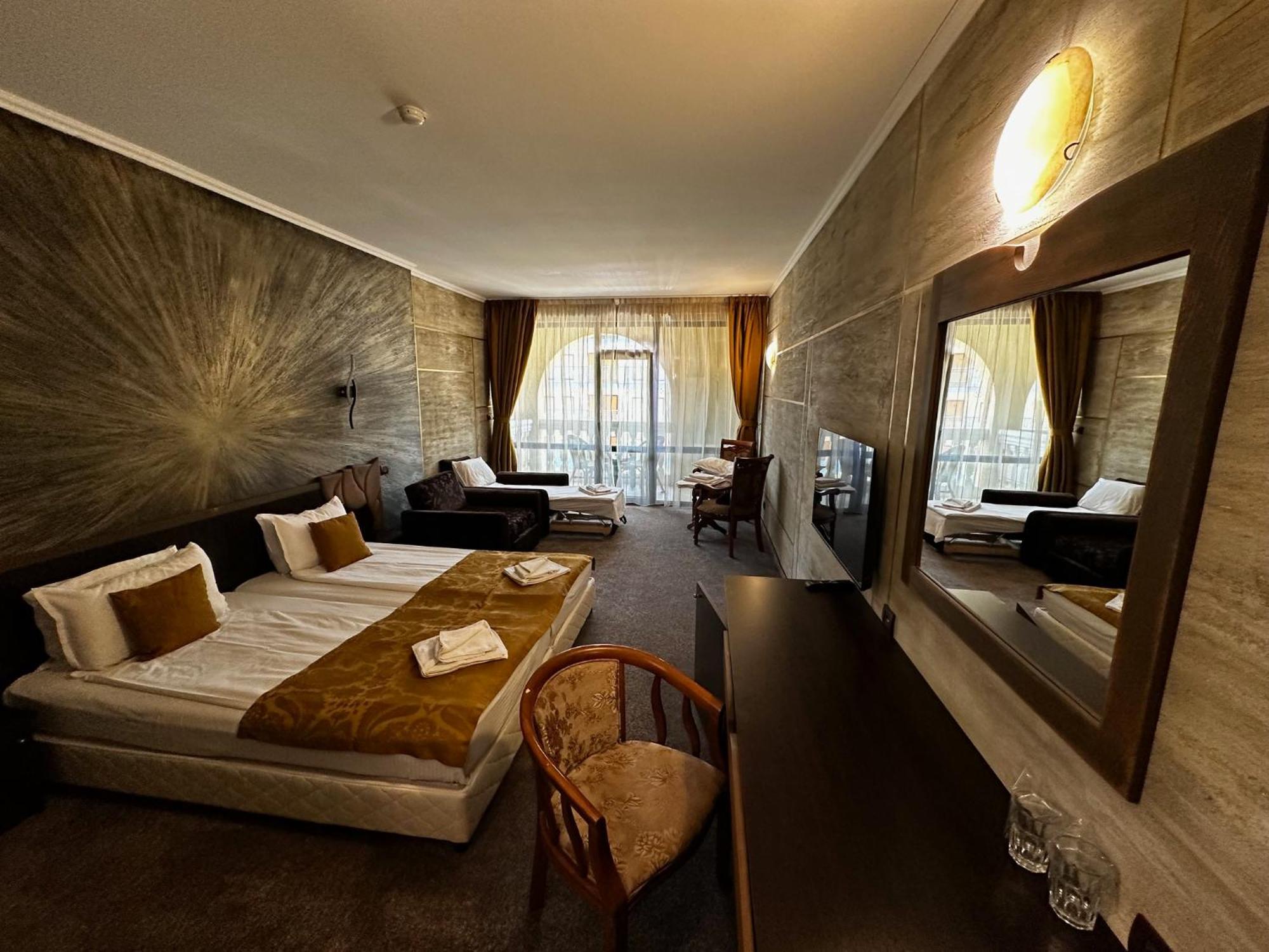 Hotel Art Babylon 4*